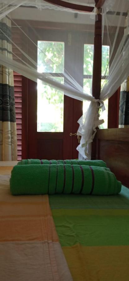 Mandara Rest Bed & Breakfast Хикадува Екстериор снимка