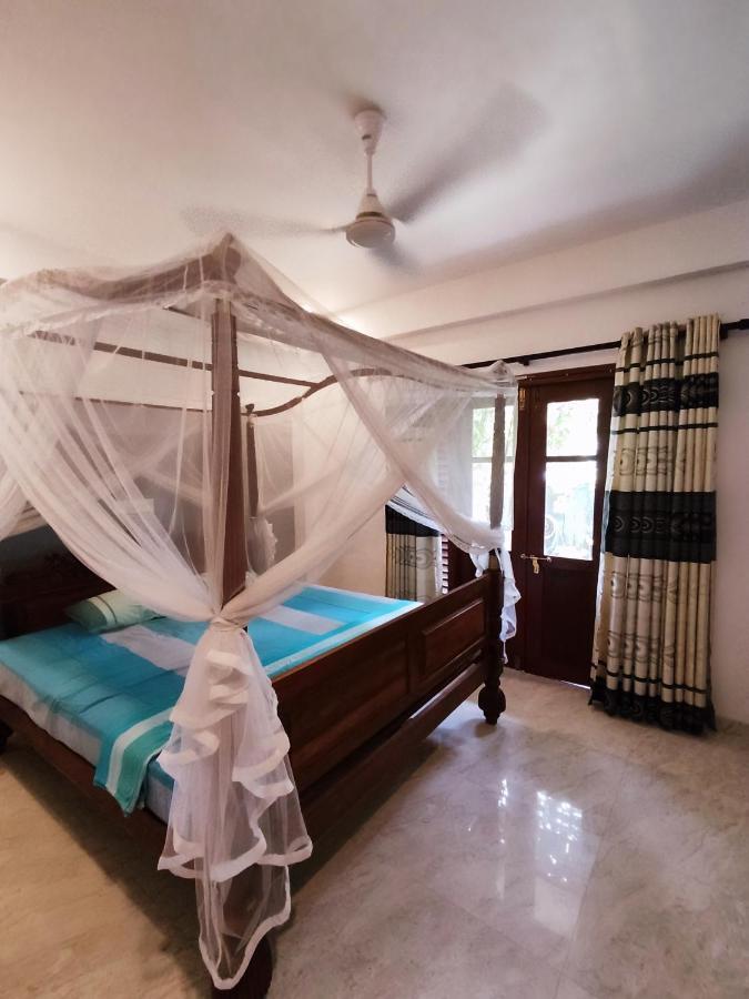 Mandara Rest Bed & Breakfast Хикадува Екстериор снимка